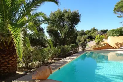 Image de Grande villa avec vue sur la baie d'Agay, piscine et tout confort