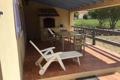 Image de Appartement en rez de villa avec grande terrasse extérieure.