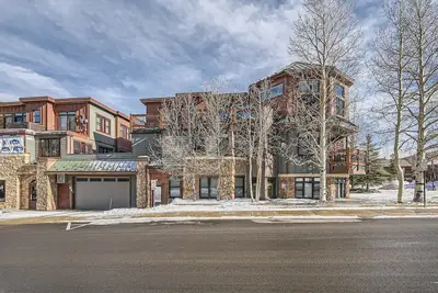 Image de Luxury 4 Bedroom Condo with Garage One Block Off Main Street! !