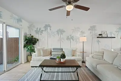 Image de 2 Blocks to Ocean: Retreat at Jax Beach Bungalow