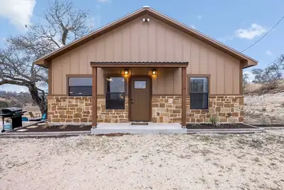 Image de Winnie's Place - Dog Friendly - Beautiful sunsets, Hill County Views!