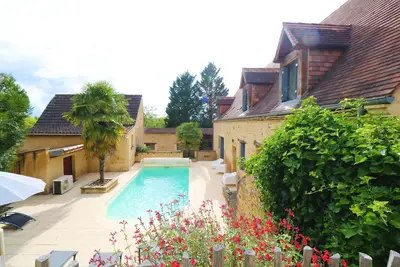 Image de Domaine privée avec piscine chauffée et vaste jardin clos aux portes de Sarlat