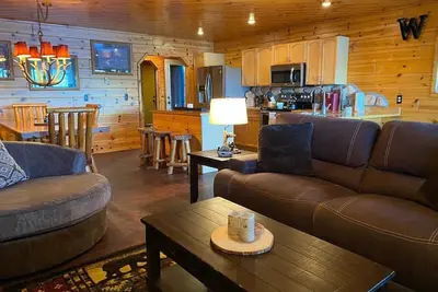 Image de Big Bear Lodge 🐻🐾, On Lake w/Private Beach & Tiki Bar 🏖 Wi-fi & Dish Network!