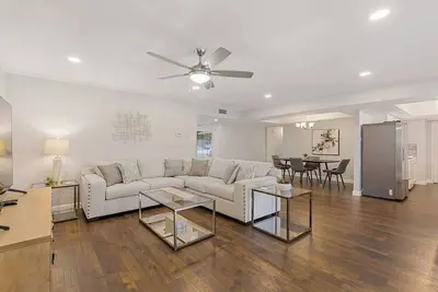 Image de Tch - Spacious 5bd/2ba home in Dallas with Office