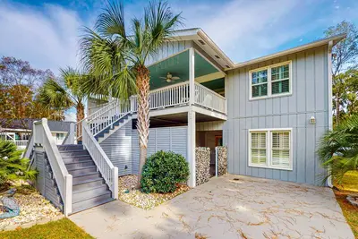 Image de Hidden retreat with office, backyard, patio, porch & pool - dog-friendly