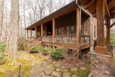 Image de Mossy Path Hideaway - Blowing Rock area home with easy access and ping pong!