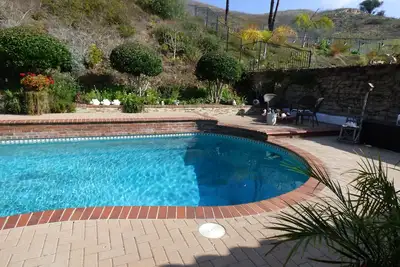 Image de Remodeled one story pool home, hiking trails, lake, beach & more. .
