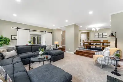 Image de Expansive retreat with pool, private hot tub, fast WiFi, fitness bike & Sharc