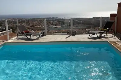 Image de Beautiful villa with spectacular views across Caleta.