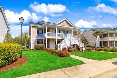 Image de Sunset Village top-floor end unit with golf & pond views, pools & hot tub