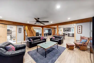 Image de Newly-updated 3, 200-square-foot mountain home with sauna & firepit - dogs Ok