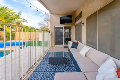 Image de 4-bedroom kid friendly home with Heated Pool!