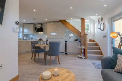 Hillview Hideaway - sleeps 2 guests in 1 bedroom