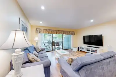 Image de Lovely Sea Colony escape with WiFi, 12 pools, tennis, saunas, & beach access