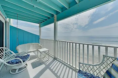 Image de Oceanfront condo with ocean view, central Ac, & pool access - steps to beach
