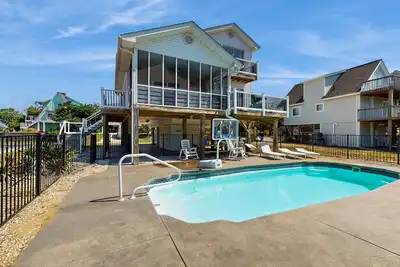 Image de Charming Coastal Home with private pool, Ocean Views, & Short Walk to the beach
