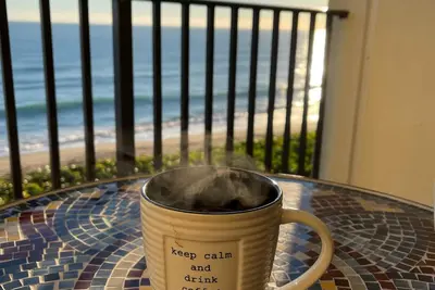 Image de Beautiful Newly Renovated Beach Condo