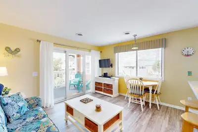 Image de Cozy Carolina Condo | 2 Private Balconies & Pool | Short Walk to Beach