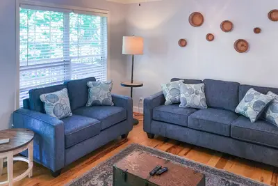 Image de Mountain escape with large yard - near downtown, Biltmore, & outdoor adventure