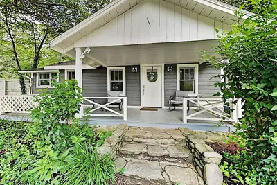 Image de Stylish retreat just outside Asheville & minutes from hiking w/deck & patio