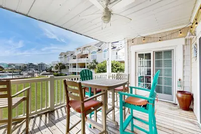 Image de Stylish Coastal Condo w/ Pool & Balcony - Walk to the Beach