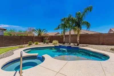 Image de Chill by the pool in this Estrella Mtn Ranch designers home!