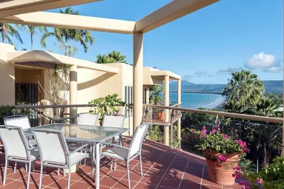Image de The Hill Apartment No. 6 - 3 Bedrooms with Ocean Views