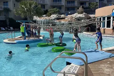 Image de Waterscape Ground Floor 2br/2. 5ba + Bunk Room!