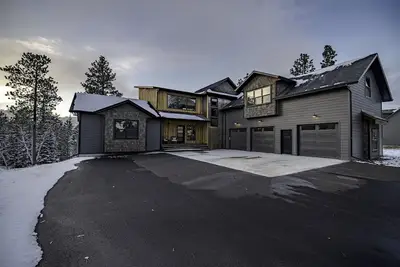 Image de 44° North Lodge- Luxury Cabin in Powder House Pass
