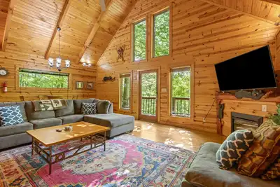 Image de Hot Tub & No Pet Fee - Beary Secluded - Small Family Cabin in Red River Gorge, Kentucky!