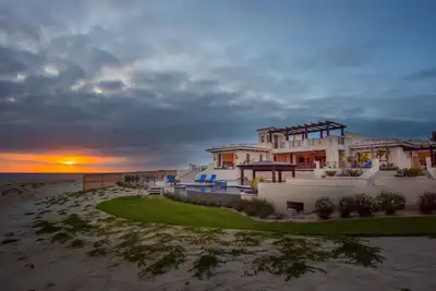 Image de Spectacular Beach  Front Estate House in a Luxury Golf Resort