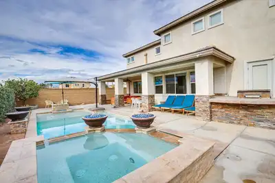 Image de Spacious Indio Home: Pool, Grill, & Fire Pits