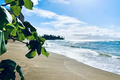 Image de Completely remodeled Top Floor condo Ocean View & 3 min walk to Kahana beach!