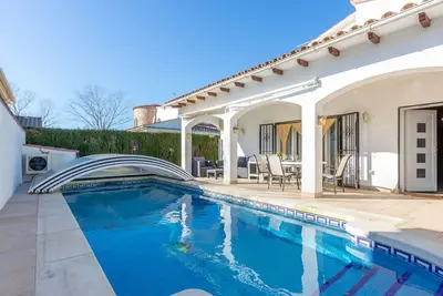 Maison de vacances privée avec piscine privée, Wifi, climatisation, Tv, patio, parking
