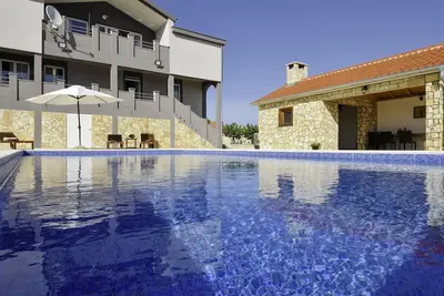 Image de Maison de vacances privée avec climatisation, piscine privée, Wifi, Tv, terrasse, vue panoramique