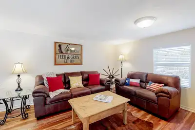 Image de Peaceful Rural Home with Free WiFi, Deck, Central Ac, & Quiet Location