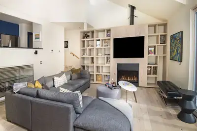 Image de 🏔️ Vail 3 Bedroom Mountain Retreat — Spacious, Private, and Close to Vail Villag