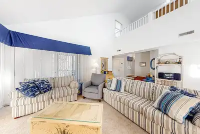 Image de 2nd floor sea colony condo with deck & high-speed WiFi - pools/sauna/tennis