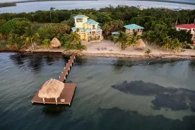 Image de Lucky Duck Villa - Huge Beachfront, Pool and Pier