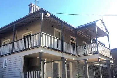 Image de Temora House is the Queen of main street & sits high over beautiful Healesville