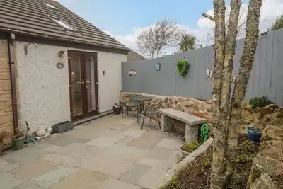 Pippas Place, romantic, with a garden in St Just