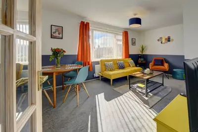 Image de Vicarage Lane Apt | 2 bed | Sleeps 5 | Harbury near Leamington & M40 | Inspire Homes