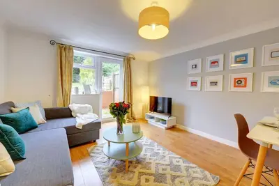 Image de Pound House· 2 Bed House Sleeps 6 Southam Town Centre - Inspire Homes