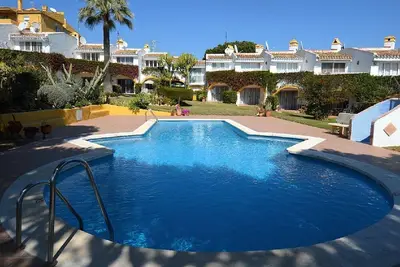 Image de Maison \"Casa Los Pinos\", avec vue mer, piscine commune, balcon, climatisation & Wi-Fi
