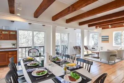 Image de Private Location w/ Guest House!