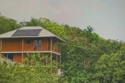 Image de Cosy off grid cabin 15 minutes from beautiful beaches