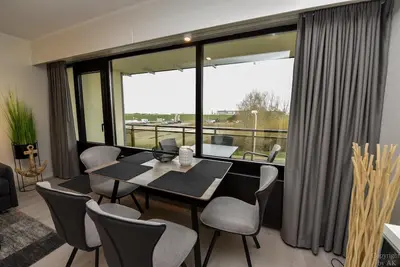 Image de Modern 1-room lake view apartment on the 2nd floor with balcony