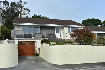 Image de Charming, 3 bed, dog friendly bungalow with lovely views, 5 mins from the beach