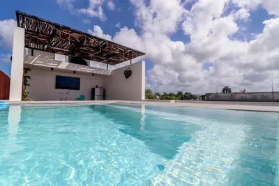 Image de Suite “the roof-top” Private pool on the roof top, grill, Tv, fridge, sink.