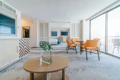 Image de Beach is Calling! Ocean View, Hiking, Cycling, Snorkeling, Walk to Waikiki Beach